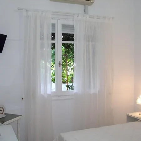 Arethousa Plaka (Milos)