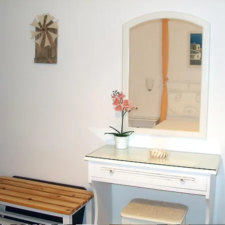 Konukevi Arethousa Plaka (Milos)