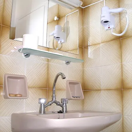 Konukevi Arethousa 3*