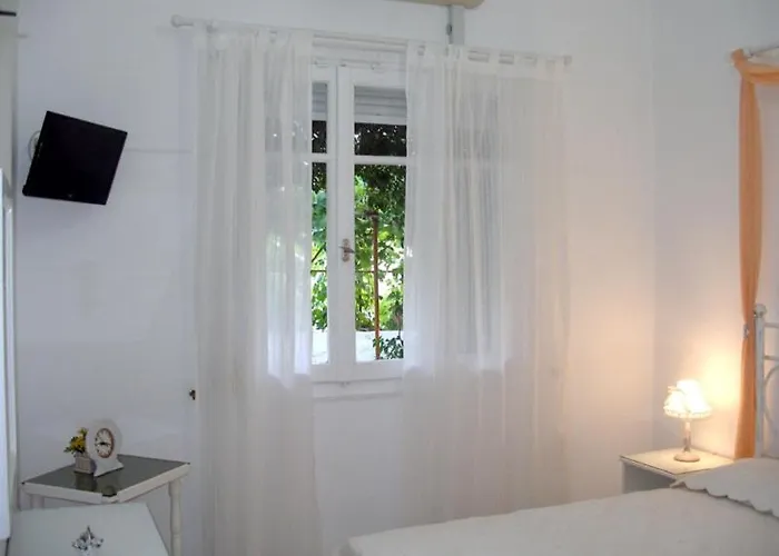 Arethousa Plaka (Milos)